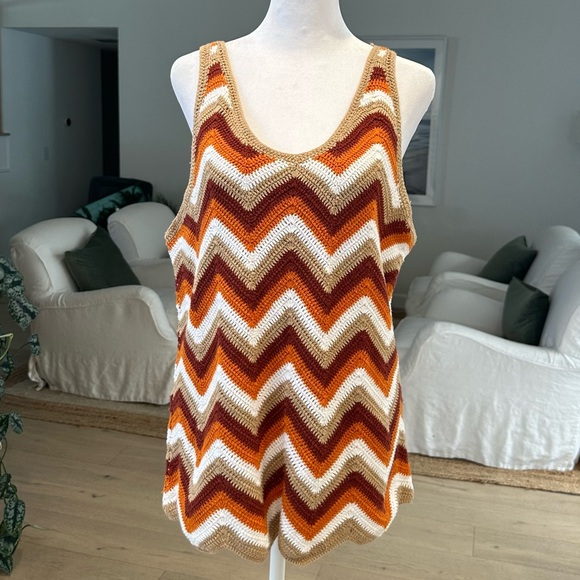 Romeo & Juliet Couture Boho Chevron Crochet Tank Top - Picture 3 of 8